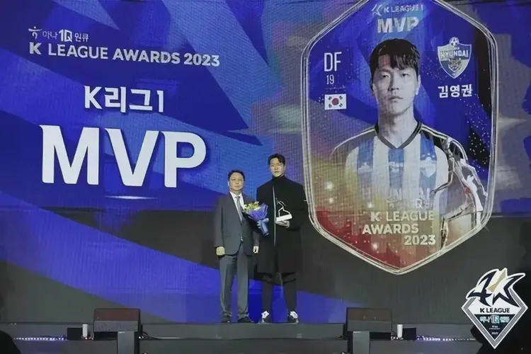 外援球员获奖赛MVP，引发球队球迷庆祝狂欢